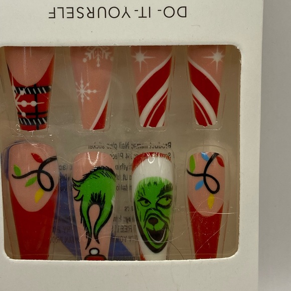 False Nail Professional Grinch Nails - Picture 3 of 3